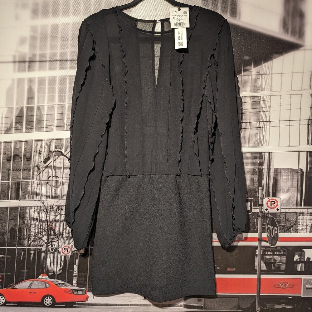 Zara, Ladies’ Short Ruffled Dress in Black. Size: S